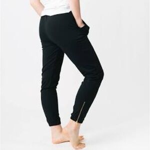 Zyia Peak Black Zipper Joggers small (S)